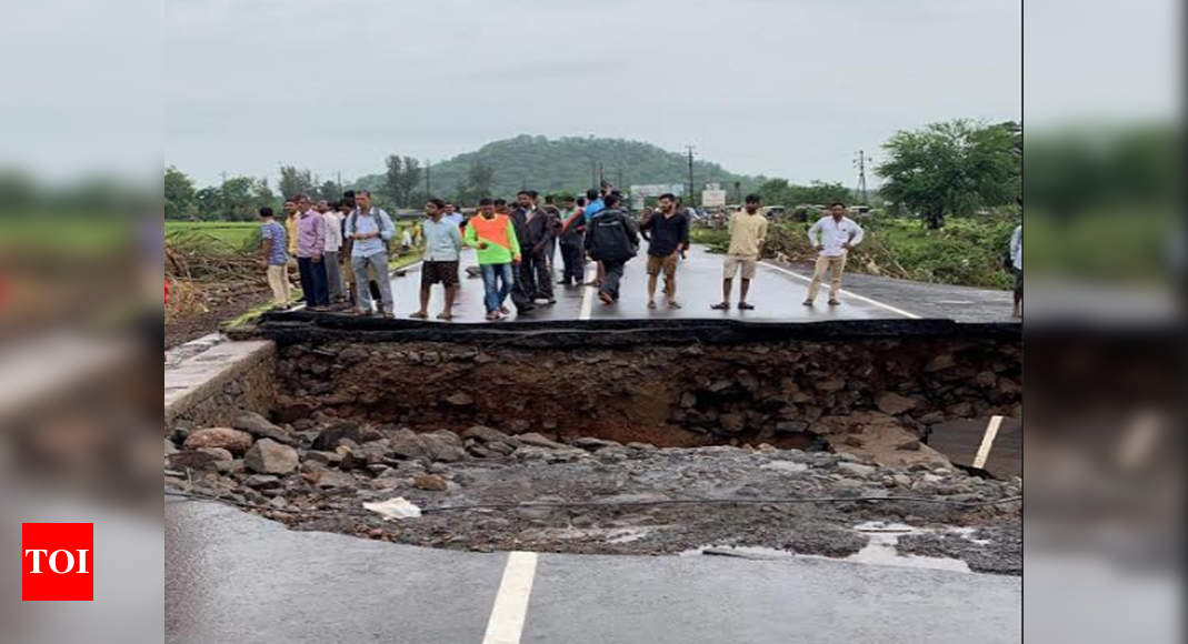 Part of Kalyan-Murbad road washed away near Rayta bridge | Mumbai News ...