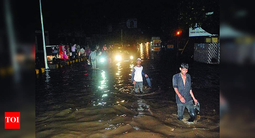 Rainfall, choked drains cause water logging situation in the Agra