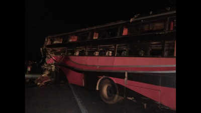 Two killed, eight injured after bus rams into truck on Yamuna expressway