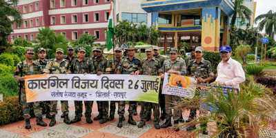 Students in Raipur pay respect to the martyrs of Kargil War