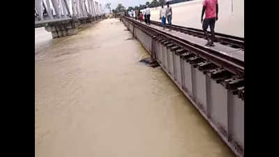 Darbhanga-Samastipur rail link snapped