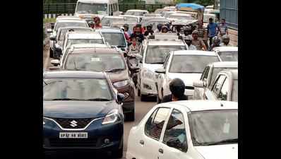 Restricted routes, U-turns slow down Faizabad Road traffic
