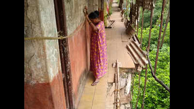 Mumbai: Chunabhatti residents tread tightrope walk as 60-year-old building crumbles each day