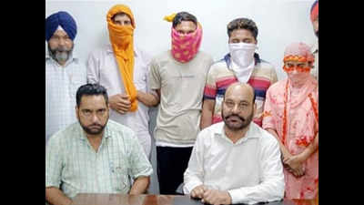 Punjab: Mohali STF arrests 4 with 370 gm heroin