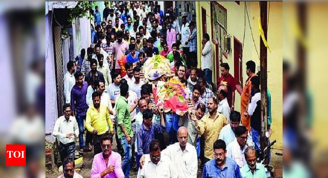 Bhopal bids tearful adieu to Ashta crash victims | Bhopal News - Times ...