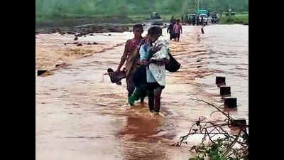 Rain floods Auranga river