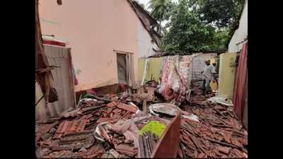 Four of family injured as roof of house collapses in Palghar