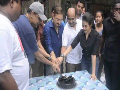 See what happened when Vinay Pathak completed ‘Mitin Mashi’ shoot