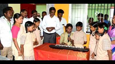 Students of 32 Corporation schools have their brush with music