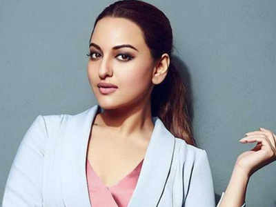 Sonakshi Sinha says Salman Khan suggested her to shed weight as he wanted  to cast her for 'Dabangg' | Hindi Movie News - Times of India