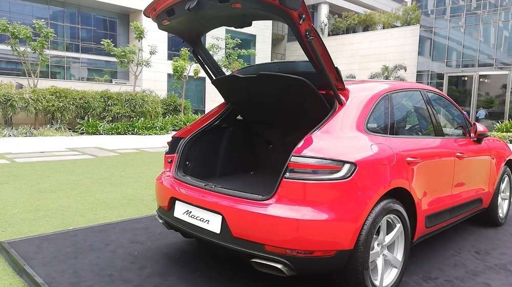 3-D LED strips rear with dual chrome-shrouded exhaust keep the Macan neat and attractive