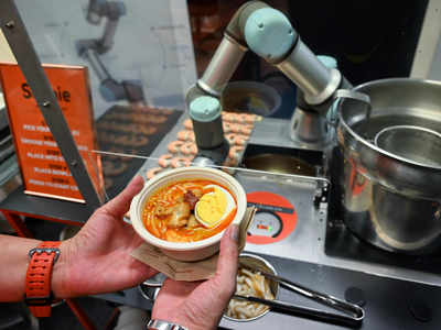 A robot that can whip up a bowl of soup noodles in just 45 seconds