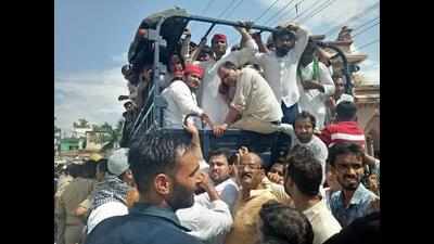 Crackdown on Azam: Rampur borders sealed as thousands of SP workers stage protest