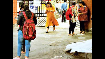 Wearing knee-length kurtis will land you a 'suitable groom': College to girls