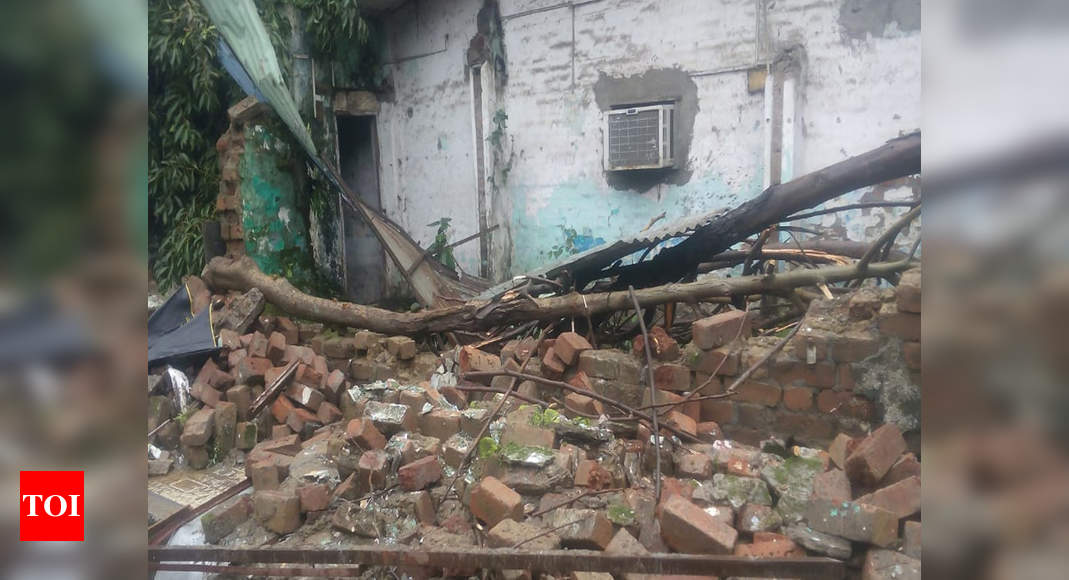 Mumbai: Wall collapses in Saki Naka, one dead | Mumbai News - Times of ...