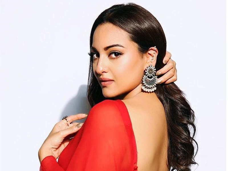 Sonakshi Devi Ki Sexy Video - Sonakshi Sinha: People get defensive when presented with hard ...