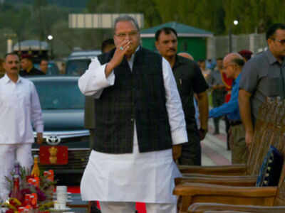 Maintain calm, avoid rumours: J&K governor to netas