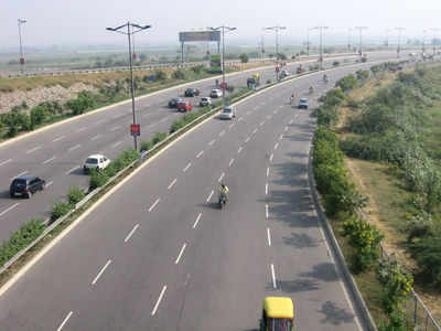 NHAI eyes raising Rs 1 lakh crore by 2023-24 from auction of highway projects