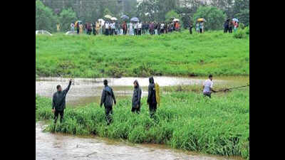 Four college girls on way to Kharghar hills waterfall washed away ...