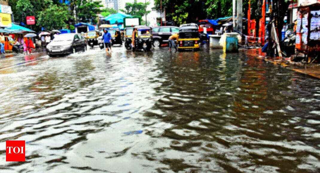 Six killed as heavy rain lashes Mumbai