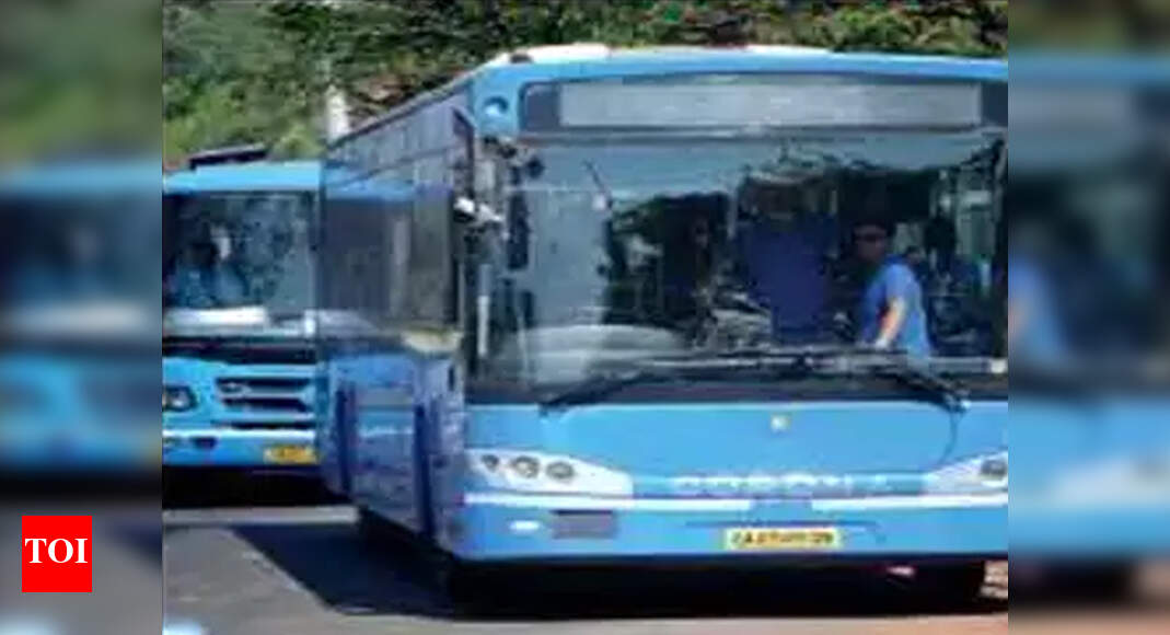 Travel and tourism association of Goa chief guides tourists to KTC ...