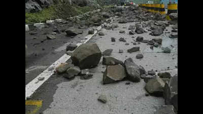 Landslide, flooding on Mumbai-Pune Expressway