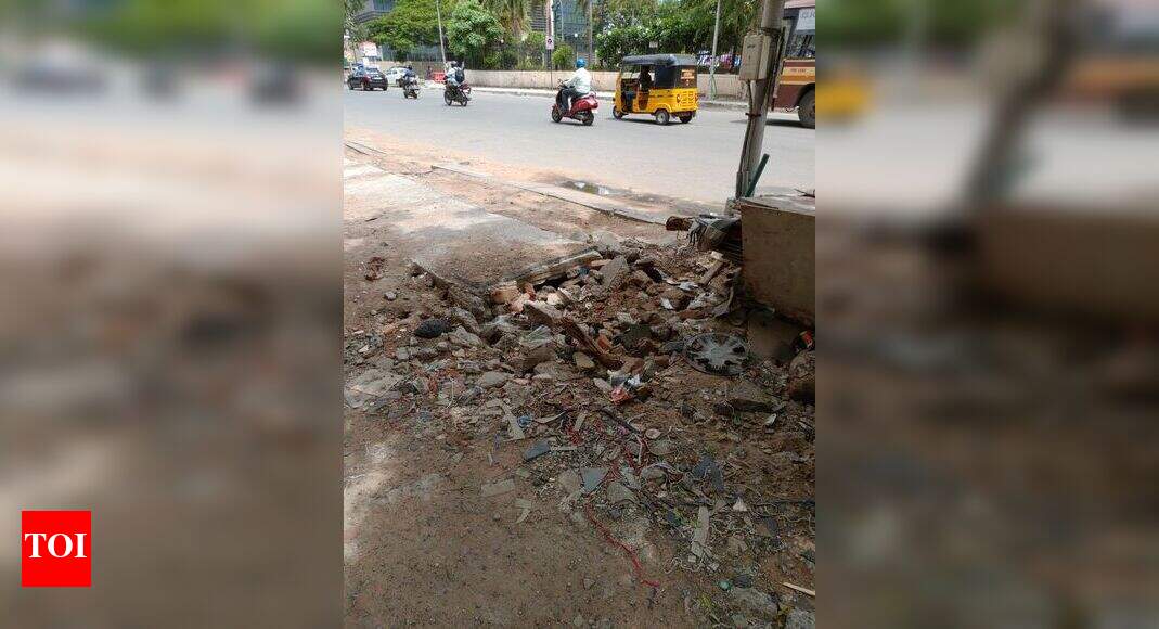 Big pathole on whites road - Times of India