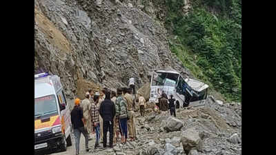 5 dead after boulder hits vehicle in Uttarakhand