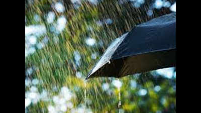 Mercury rises in Srinagar, Jammu receives rainfall