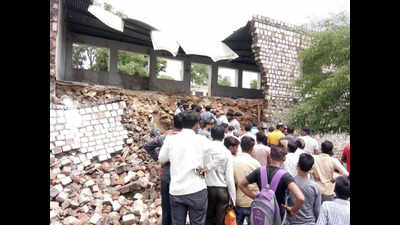 Madhya Pradesh: 4 students injured as wall collapses in Shivpuri school ...