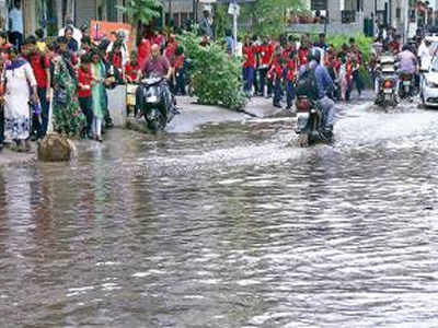 Ahmedabad's New Maninagar has turned into ‘Paani-nagar’ | Ahmedabad ...