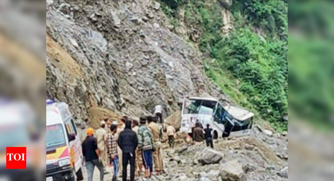 Two Mumbai pilgrims feared dead as boulder falls on bus in Uttarakhand ...