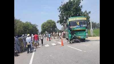 Four die in a road accident in Bathinda
