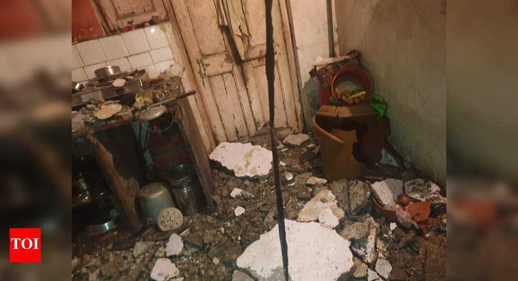 Man dies after portion of building slab falls on him in Dombivli