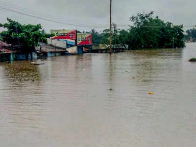 Seven dead as floods hit 11 Karnataka districts; road & rail link cut ...