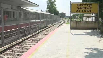 Pakistan suspends Samjhauta Express services