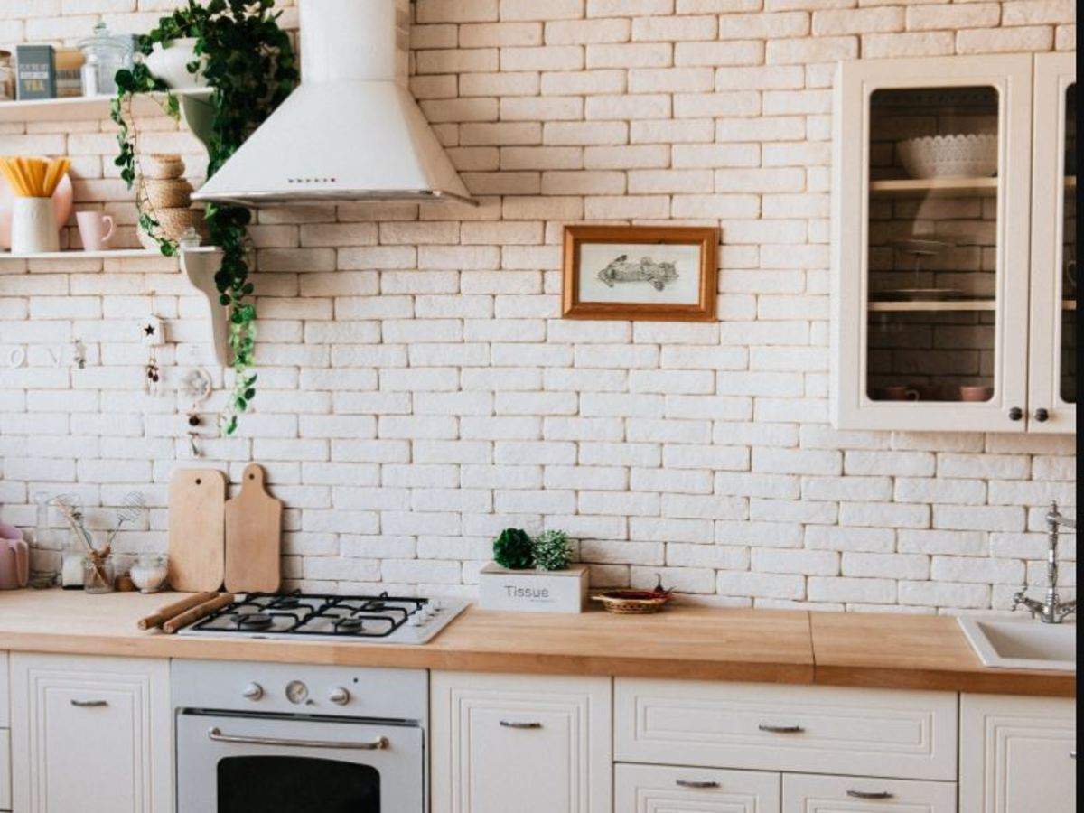 Kitchen Chimney Buying Guide: Important tips for buying a Kitchen Chimney  in India | Most Searched Products - Times of India