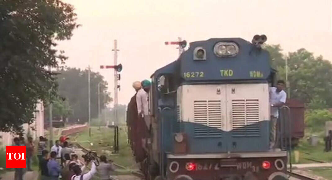 Stranded at border, Samjhauta Exp brought to Attari by Indian crew