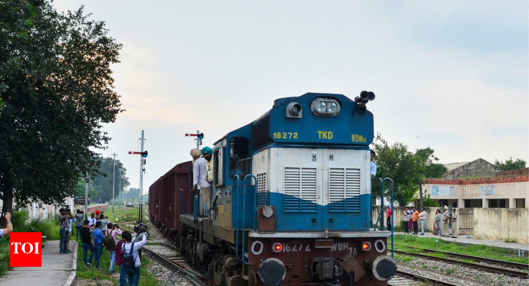 Stopped by Pak, Samjhauta Exp brought to Attari