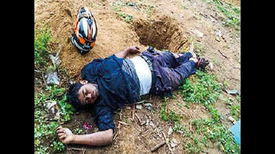 Tamil Nadu: Biker falls to death from flyover