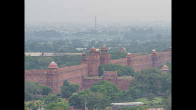 2 English cannons at Lahori Gate to welcome visitors to Red Fort