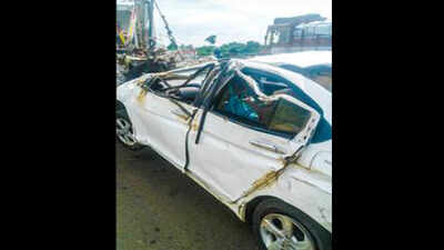 Two of family killed as car hits centre median, falls into pit ...