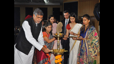 Nobel Laureate Kailash Satyarthi addresses students in Noida