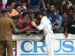 NZ captain Kane Williamson eats birthday cake from Sri Lankan fan