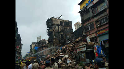 Mumbai: 1 dies as building crashes in Abdul Rehman Street