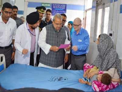 Governor Malik takes round of Srinagar city, visits hospitals, assesses situation