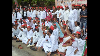 Samajwadi Party workers arrested for protesting against UP govt