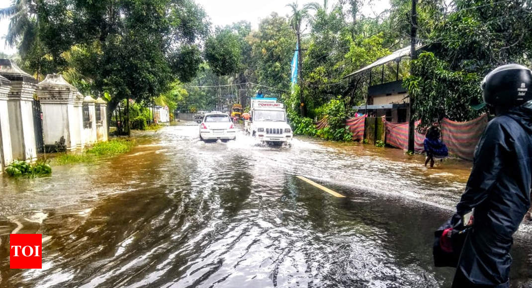 Heavy Rains In Kerala Claim 42 Lives, Over One Lakh In Relief Camps ...