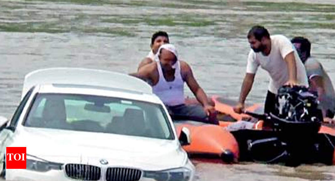 hry-youth-wants-jaguar-dumps-bmw-into-canal