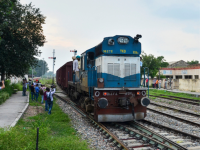 After Pakistan, India halts Samjhauta Express